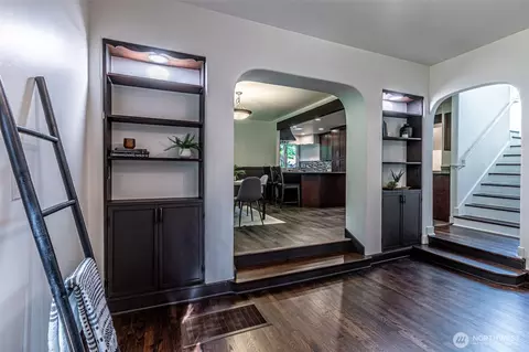 Entry Way - 9424 E St, Tacoma, WA 98445 photo 1 of 2