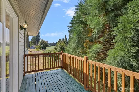 Exterior - 9122 11th Pl W, Everett, WA 98204 photo 6 of 7