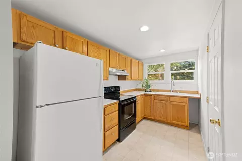 Kitchen - 1106 Sumner Ln, Everett, WA 98203 photo 3 of 3