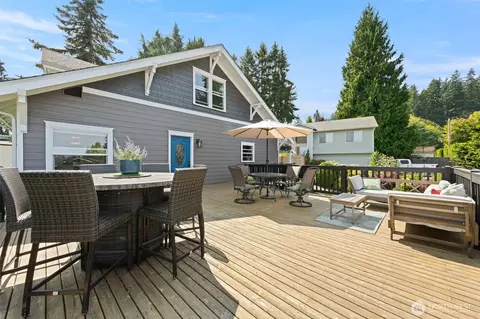 Exterior - 1106 Sumner Ln, Everett, WA 98203 photo 3 of 5