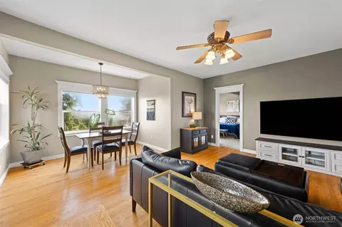 Living - 1106 Sumner Ln, Everett, WA 98203 photo 1 of 1