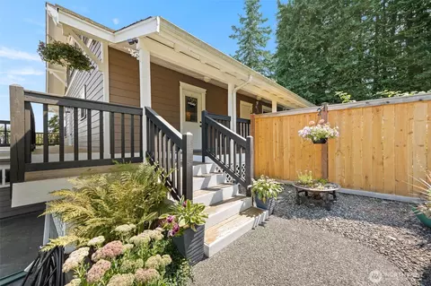 Exterior - 1106 Sumner Ln, Everett, WA 98203 photo 1 of 5