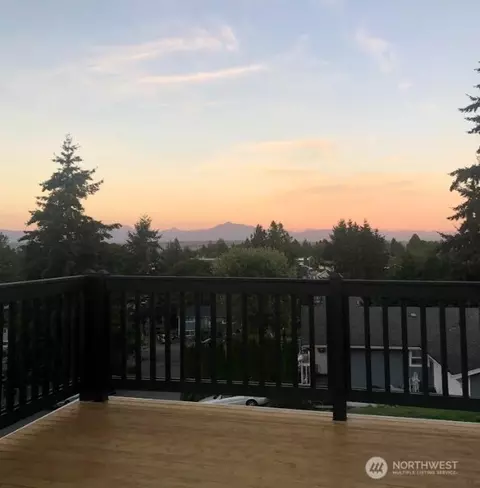 Exterior - 1106 Sumner Ln, Everett, WA 98203 photo 5 of 5