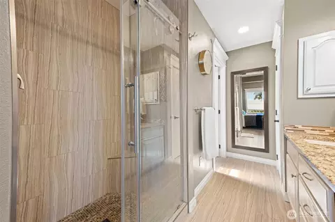 Entry Way - 1106 Sumner Ln, Everett, WA 98203 photo 2 of 4