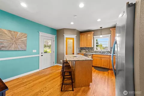 Entry Way - 1106 Sumner Ln, Everett, WA 98203 photo 1 of 4
