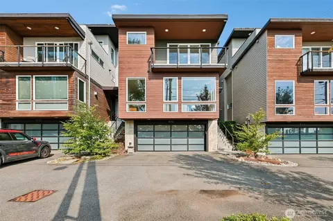 8710 112th Ave NE #B, Kirkland, WA 98033