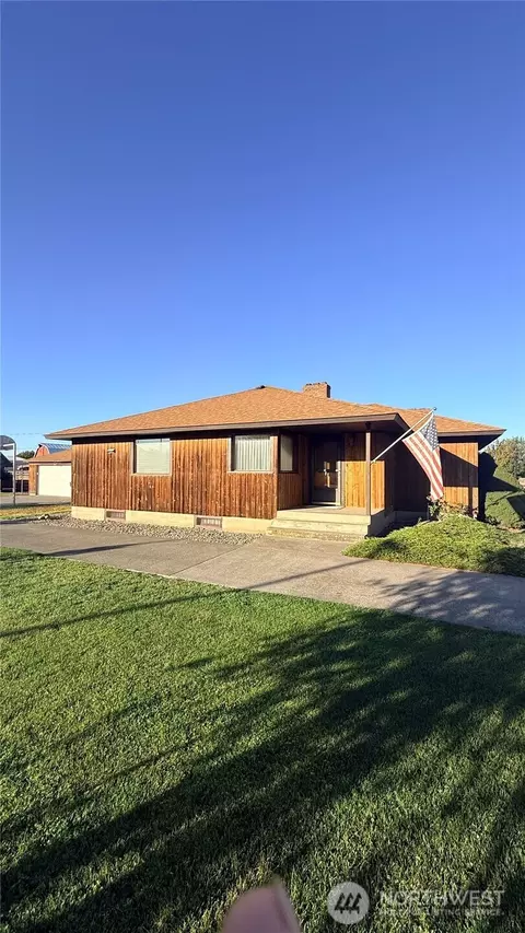 580 Rose St NE, College Place, WA 99324