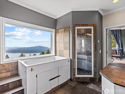 Bath - 65 Aerie Rd, Eastsound, WA 98245 photo 2 of 3