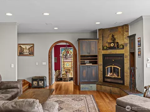 Living - 65 Aerie Rd, Eastsound, WA 98245 photo 2 of 3