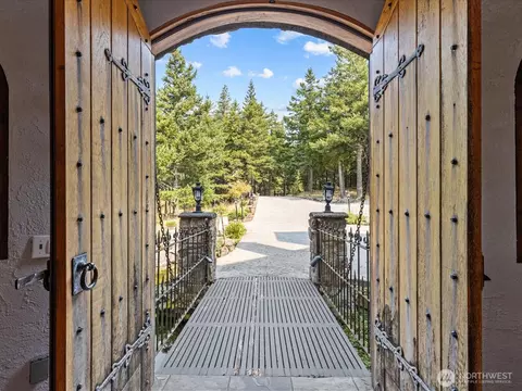 Entry Way - 65 Aerie Rd, Eastsound, WA 98245 photo 1 of 4