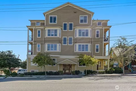 1215 Lawrence St #202, Port Townsend, WA 98368