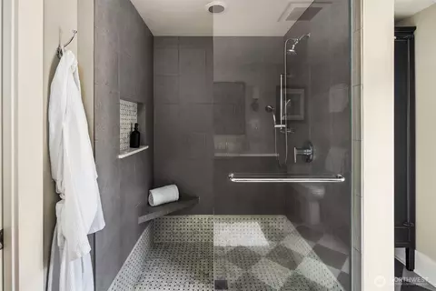 Bath - 930 20th Ave E, Seattle, WA 98112 photo 2 of 3