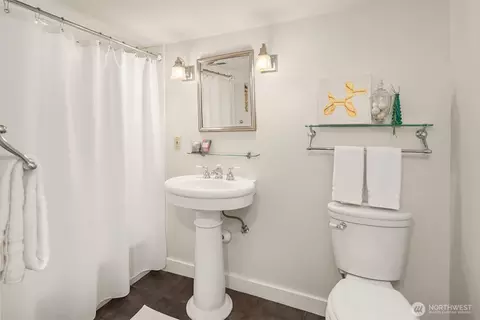 Bath - 930 20th Ave E, Seattle, WA 98112 photo 3 of 3