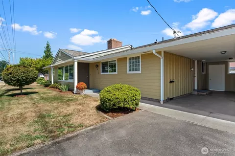 911 11th St NW, Puyallup, WA 98371