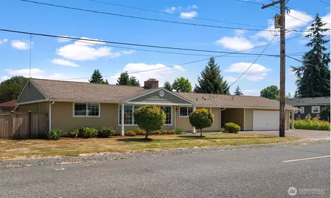 911 11th St NW, Puyallup, WA 98371