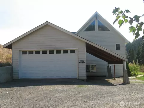9496 N Fork Rd, Cashmere, WA 98815
