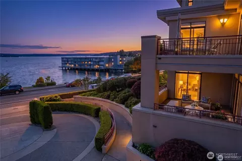 528 Lake St S #A201, Kirkland, WA 98033