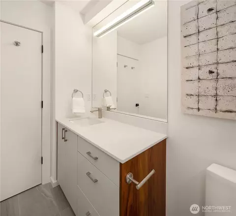 Bath - 627 13th Ave E, Seattle, WA 98102 photo 2 of 4