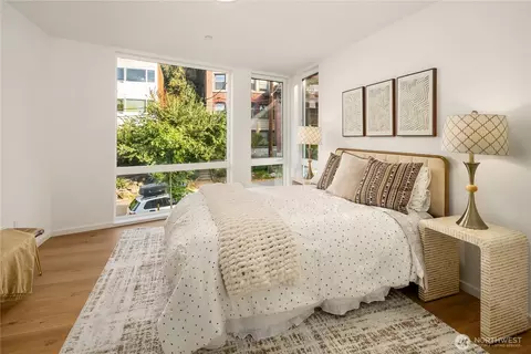 Bedroom - 627 13th Ave E, Seattle, WA 98102 photo 1 of 9