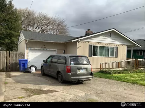 1210 S 8th Ave, Kelso, WA 98626