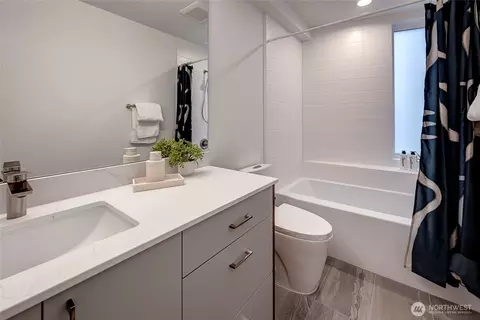 Bath - 629 13th Ave E, Seattle, WA 98102 photo 1 of 3