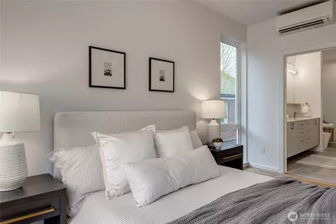 Bedroom - 629 13th Ave E, Seattle, WA 98102 photo 3 of 3