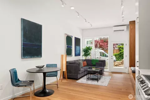Living - 633 13th Ave E, Seattle, WA 98102 photo 4 of 4