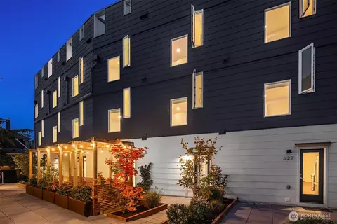 Exterior - 633 13th Ave E, Seattle, WA 98102 photo 4 of 4