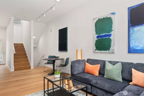 Living - 633 13th Ave E, Seattle, WA 98102 photo 2 of 4