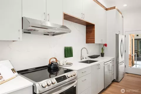 Kitchen - 633 13th Ave E, Seattle, WA 98102 photo 2 of 3