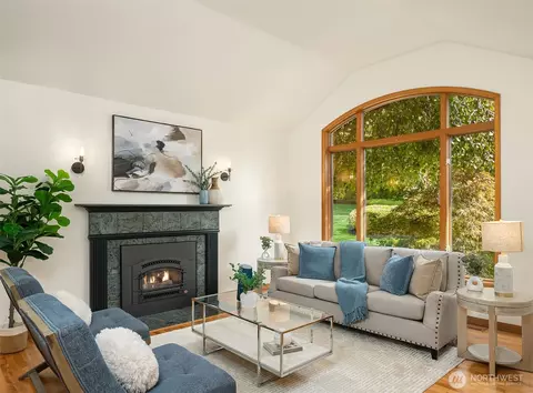 Living - 23508 53rd Ave SE, Bothell, WA 98021 photo 1 of 3