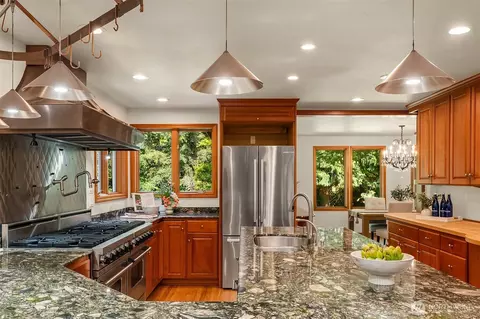 Kitchen - 23508 53rd Ave SE, Bothell, WA 98021 photo 7 of 7