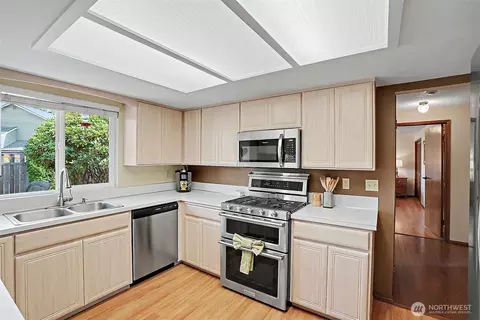 Kitchen - 6421 152nd Ave E, Sumner, WA 98390 photo 4 of 6