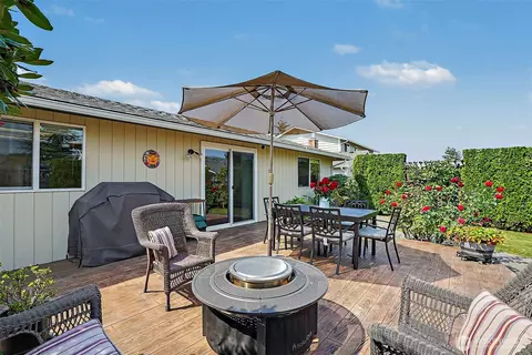Exterior - 6421 152nd Ave E, Sumner, WA 98390 photo 5 of 10