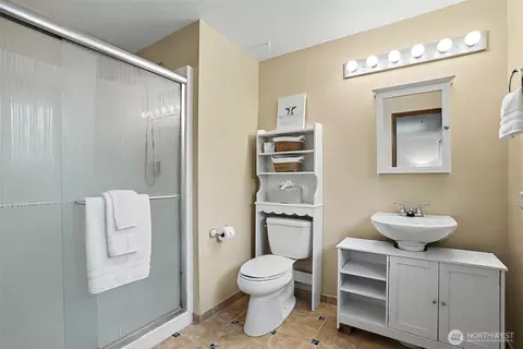 Bath - 6421 152nd Ave E, Sumner, WA 98390 photo 2 of 2