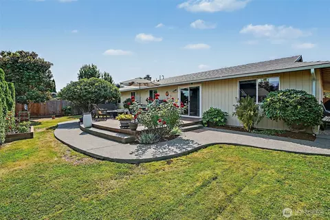Exterior - 6421 152nd Ave E, Sumner, WA 98390 photo 9 of 10