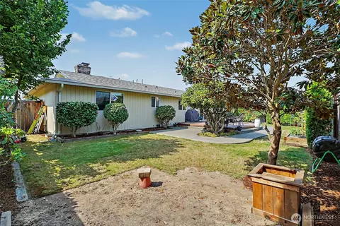 Exterior - 6421 152nd Ave E, Sumner, WA 98390 photo 7 of 10