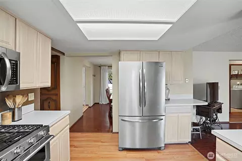 Kitchen - 6421 152nd Ave E, Sumner, WA 98390 photo 5 of 6