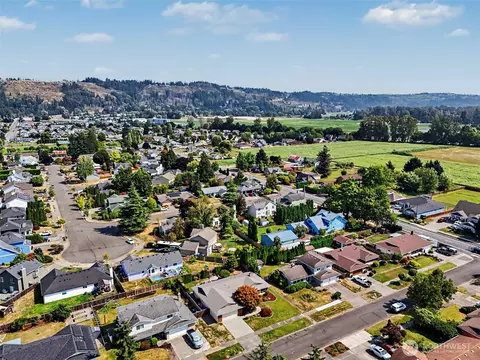 View/Area - 6421 152nd Ave E, Sumner, WA 98390 photo 2 of 2