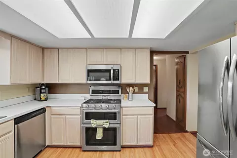 Kitchen - 6421 152nd Ave E, Sumner, WA 98390 photo 3 of 6