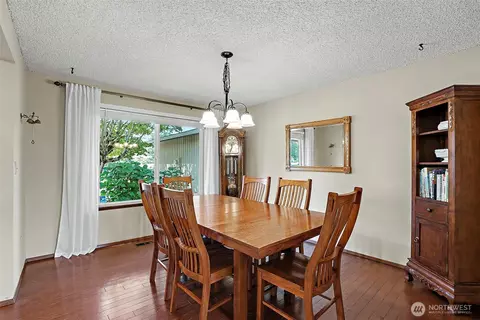 Dining - 6421 152nd Ave E, Sumner, WA 98390 photo 1 of 2