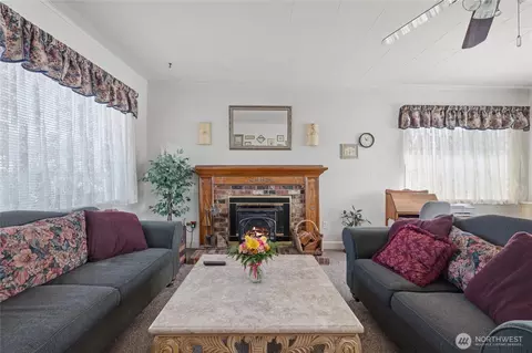 Living - 24324 SE 400th St, Enumclaw, WA 98022 photo 1 of 5