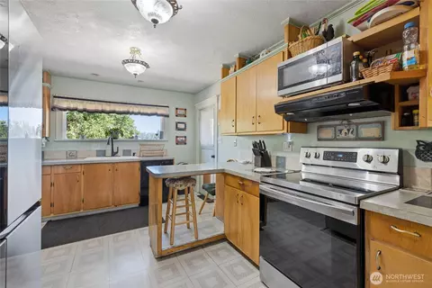 Kitchen - 24324 SE 400th St, Enumclaw, WA 98022 photo 1 of 3
