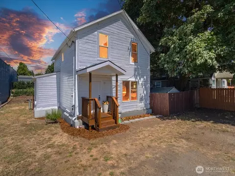 1108 W 14th St W, Vancouver, WA 98660
