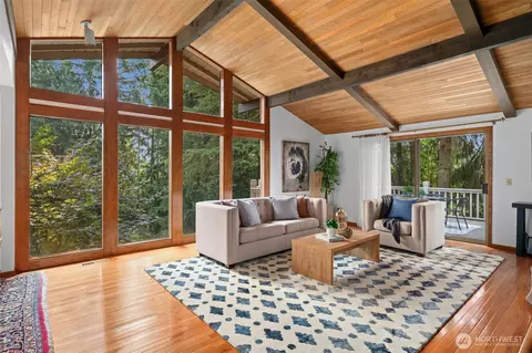 20605 SE 127th St, Issaquah, WA 98027