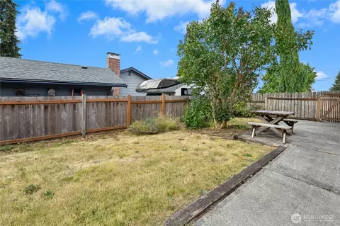 Exterior - 8826 Cascadia Ave, Everett, WA 98208 photo 12 of 13