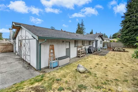 Exterior - 8826 Cascadia Ave, Everett, WA 98208 photo 10 of 13