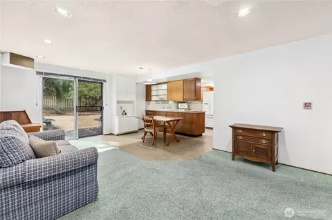 Living - 8826 Cascadia Ave, Everett, WA 98208 photo 3 of 5