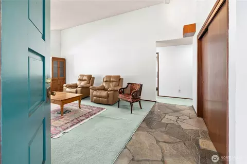 Entry Way - 8826 Cascadia Ave, Everett, WA 98208 photo 1 of 1