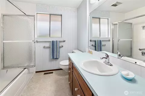 Bath - 8826 Cascadia Ave, Everett, WA 98208 photo 1 of 2